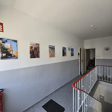 Freundliches Mit Gemeinschaftskueche Und Gemeinschaftsbad 民宿