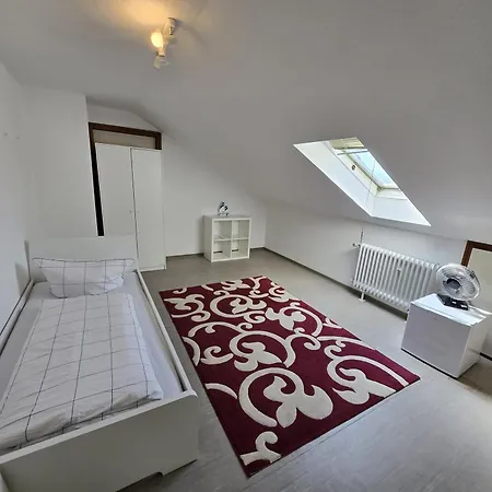 Freundliches Mit Gemeinschaftskueche Und Gemeinschaftsbad Quarto em Acomodações Particulares