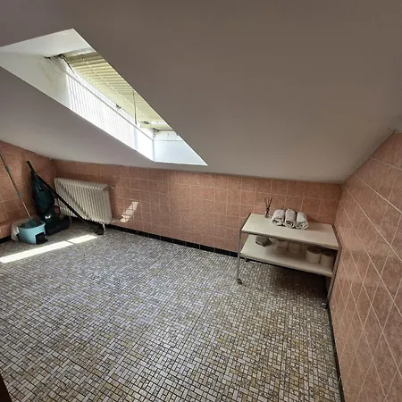 Freundliches Mit Gemeinschaftskueche Und Gemeinschaftsbad Quarto em Acomodações Particulares